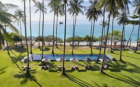 Beach Club by Haadtien